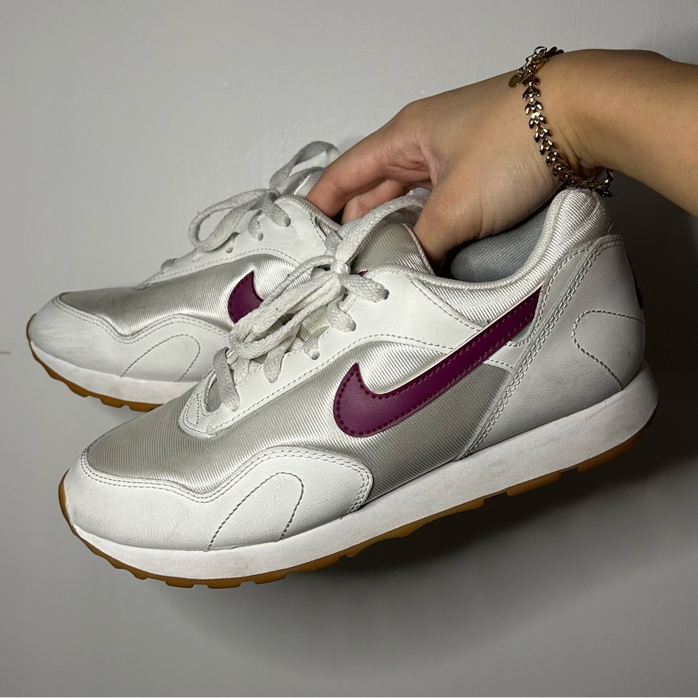 Nike Outburst